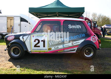 Mini Miglia Rennen in Castle Combe April 2015 Stockfoto