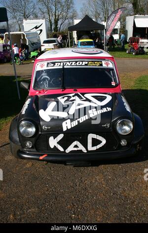 Mini Miglia Rennen in Castle Combe April 2015 Stockfoto