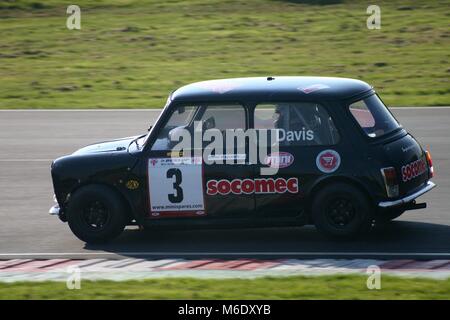 Mini 7 Racing in Castle Combe April 2015 Stockfoto