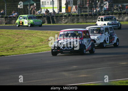 Mini Miglia Rennen in Castle Combe April 2015 Stockfoto