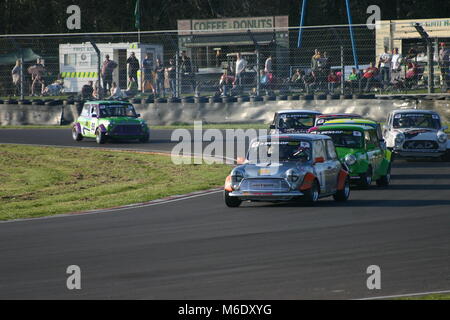 Mini Miglia Rennen in Castle Combe April 2015 Stockfoto