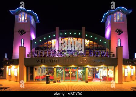 Die Wellington Pier bei Nacht, Great Yarmouth, Norfolk, England, Großbritannien Stockfoto