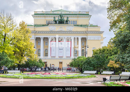 Sankt Petersburg, Russland - 30. September 2016: Empire Stil von Alexandrinsky Theater oder Russischen Staatlichen Puschkin Academy Drama Theater in Ostrov Stockfoto
