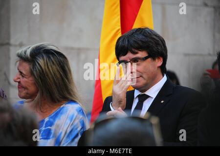 Barcelona, Spanien. 28 Sep, 2017. Präsident Kataloniens Carles Puigdemont in einem seiner letzten öffentlichen Auftritte in Spanien Stockfoto