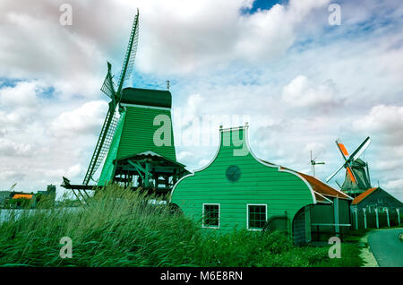 Holländische Windmühlen von Zaanse Schans, Amsterdam, Niederlande Stockfoto