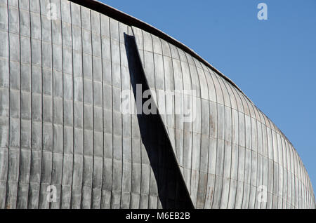 Rom, Italien. 01. November 2017. Auditorium Parco della Musica, vom Architekten Renzo Piano entworfen. Detail der externen Beschichtungssystem in pre-Oxidieren Stockfoto