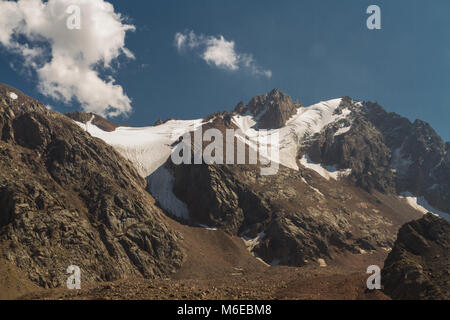 Tien Shen Berge bei Shymbulak oberen Piste Talgar Pass in der Nähe von Almaty, Kasachstan Stockfoto