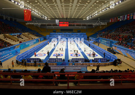 Ansicht des Beijing Capital Gymnasium wie Mannschaften an der CPT's World Curling-WM der Frauen 2017, 18-26 März 2017, Beijing, China konkurrieren Stockfoto