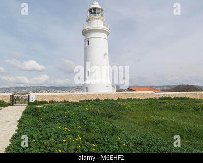 Paphos Leuchtturm gebaut im Jahre 1888 auf einer Halbinsel, bekannt als Paphos Punkt in Nea Pafos Archäologischen Park Kato Pafos Paphos Süden Zyperns gelegen Stockfoto