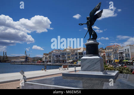 Die Waterfront in Ermoupoli, Syros (aka Siros oder Syra), Kykladen, Griechenland. Stockfoto