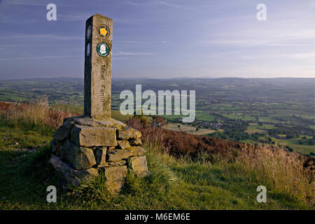 Holz- Wegweiser auf Offa's Dyke, Wales Stockfoto