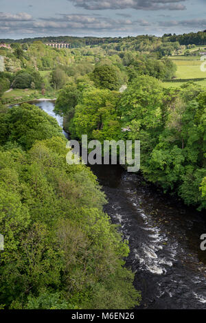 Blick auf den Fluss Dee aus dem Pontysyllte Aquädukt Stockfoto