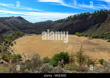 Vulkan Caldera in den Bergen von Gran Canaria. Stockfoto