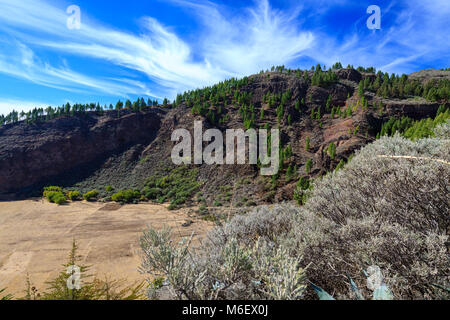 Vulkan Caldera in den Bergen von Gran Canaria. Stockfoto