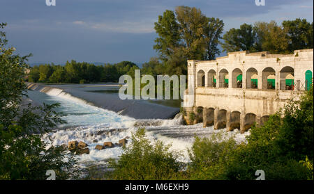 Schloss auf dem Fluss Isonzo in der Nähe von Sagrado, Italien Stockfoto