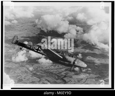 Deutsche Bf-110 im Flug über Polen während der Invasion der Nazis, Polen, 09/1939. Stockfoto