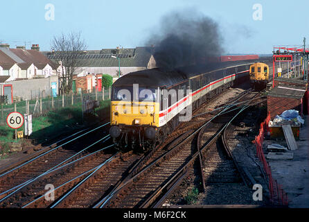 Eine Klasse 47 47840 Diesellok Reihe 'North Star' Arbeiten ein InterCity Service bei Gillingham in Kent am 15. März 1993. Stockfoto