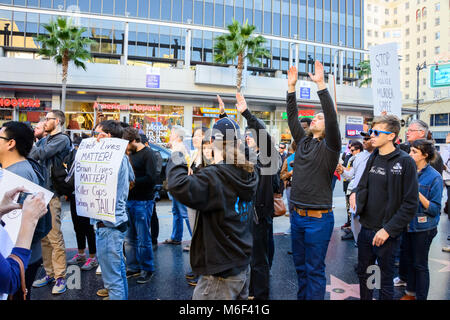 Schwarz Braun lebt lebt davon, Demonstranten Hollywood Boulevard Los Angeles, Kalifornien Stockfoto