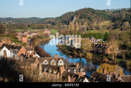 Der Fluss Severn, wie es schlängelt sich durch eine winterliche Niedrige Stadt, Bridgnorth, Shropshire, England, Europa Stockfoto