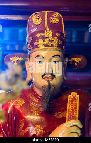 Statue von Konfuzius am Tempel der Literatur in Hanoi, Vietnam Stockfoto