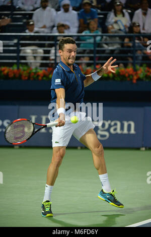 DUBAI, VAE, 3. März 2018. Roberto Bautista Agut Spaniens spielt eine Vorhand auf seinem Weg zum Gewinnen der Dubai Duty Free Tennis Meisterschaften. Agut beat Französische finalist Lucas Pouille 6-3, 6-4 die Trophäe 2018 Credit: Feroz Khan/Alamy Leben Nachrichten zu heben Stockfoto