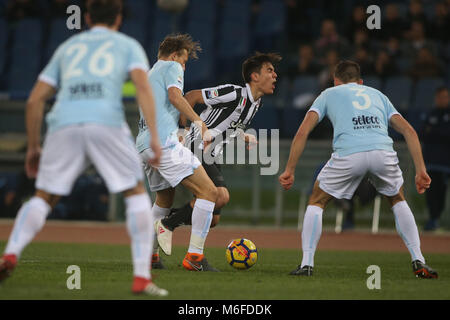 Rom, Italien. 3. März 2018. Serie A SS Lazio vs FC Juventus. PAULO DYBALA (Juv), die in Aktion während des Spiels S.S. Lazio vs F.C. Juventus im Stadio Olimpico in Rom. Credit: Marco iacobucci/Alamy Live News Credit: Marco iacobucci/Alamy leben Nachrichten Stockfoto