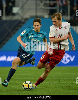 St. Petersburg. 3 Mär, 2018. Russland. Sankt Petersburg. März 3, 2018. Spieler "Zenit" daler Kuzyaev und ''''Dmitri Amkar Belorukov (von links nach rechts) in der Russischen Fußball-Match zwischen den Teams "Zenit" (St. Petersburg) und "Amkar" Credit: Andrey Pronin/ZUMA Draht/Alamy leben Nachrichten Stockfoto