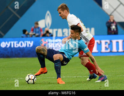 SAO PETERSBURGO, MO - 03.03.2018: ZENIT X AMKAR - Russland. Sankt Petersburg. März 3, 2018. & Quotit & qmp; quot;Spieler Sebastian und & Driussi quotar & aar "Nik Zay Zai Zaitsev (von links nach rechts) in der Rus Fußball chl championship Match zwischen "Z&qmp; quot;(Petersburg) und & qmp; quokar&quot; (P; (Perm). (Foto: Andrey Pronin/Fotoarena) Stockfoto