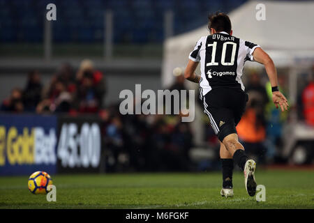 3. März 2018, Stadio Olimpico, Rom, Italien; Serie A Fußball, Lazio gegen Juventus Turin; Paulo Dybala von Juventus Turin feiert nach dem Scoring ein Ziel in der 93. Minute Credit: Giampiero Sposito/Alamy Live Neue Stockfoto