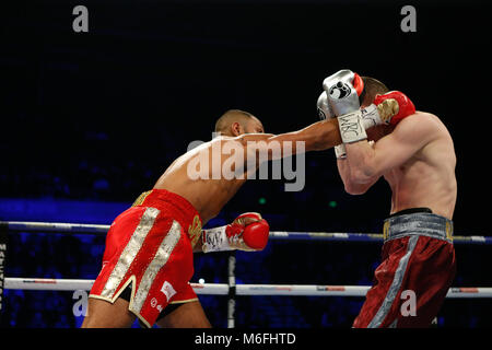 Sheffield, Großbritannien. 3. März, 2018. Kell Brook (Rot & Gold Shorts) gewinnt über Sergey Rabchenko (Kastanienbraun & Silber Shorts) für den WBC Silber Super-Welterweight Titel Wettbewerb auf der Matchroom Boxen zeigen an FlyDSA Arena, Sheffield Bild von Stephen Gaunt/Alamy Live News 03/03/2018 Stockfoto