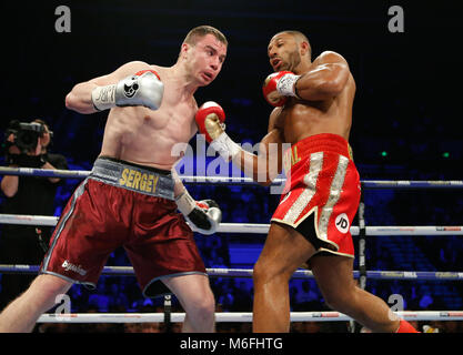 Sheffield, Großbritannien. 3. März, 2018. Kell Brook (Rot & Gold Shorts) gewinnt über Sergey Rabchenko (Kastanienbraun & Silber Shorts) für den WBC Silber Super-Welterweight Titel Wettbewerb auf der Matchroom Boxen zeigen an FlyDSA Arena, Sheffield Bild von Stephen Gaunt/Alamy Live News 03/03/2018 Stockfoto