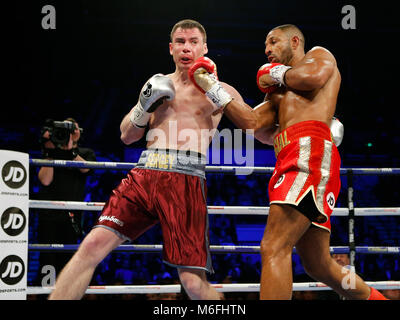 Sheffield, Großbritannien. 3. März, 2018. Kell Brook (Rot & Gold Shorts) gewinnt über Sergey Rabchenko (Kastanienbraun & Silber Shorts) für den WBC Silber Super-Welterweight Titel Wettbewerb auf der Matchroom Boxen zeigen an FlyDSA Arena, Sheffield Bild von Stephen Gaunt/Alamy Live News 03/03/2018 Stockfoto