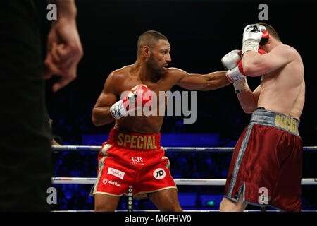 Sheffield, Großbritannien. 3. März, 2018. Kell Brook (Rot & Gold Shorts) gewinnt über Sergey Rabchenko (Kastanienbraun & Silber Shorts) für den WBC Silber Super-Welterweight Titel Wettbewerb auf der Matchroom Boxen zeigen an FlyDSA Arena, Sheffield Bild von Stephen Gaunt/Alamy Live News 03/03/2018 Stockfoto