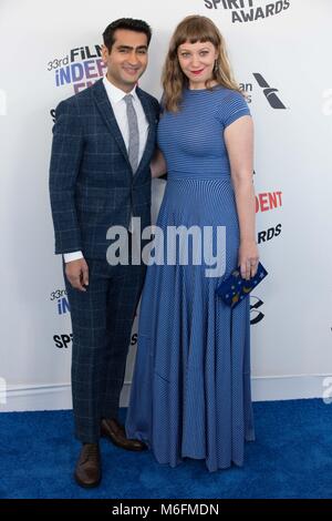 Kumail Nanjiani und Emily V. Gordon an den Independent Spirit Awards am 3. März in Santa Monica, Kalifornien 2018. Stockfoto