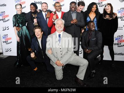 Santa Monica, CA. 3 Mär, 2018. Jordan Peele, Daniel Kaluuya, Allison Williams, Bradley Whitford, Catherine Keener, Betty Gabriel, Marcus Henderson, Lil Rel Howery in der Presse Raum für 2018 Film Independent Spirit Awards - Drücken Sie Zimmer, am Strand von Santa Monica, Santa Monica, CA März 3, 2018. Credit: Elizabeth Goodenough/Everett Collection/Alamy leben Nachrichten Stockfoto