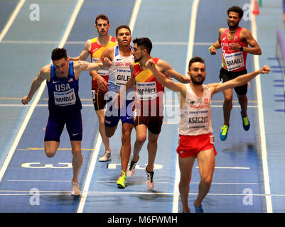 Großbritanniens Elliot Giles (3. links) Während die Männer 800 m-Finale bei Tag drei der 2018 IAAF Indoor Wm in der Arena Birmingham. Stockfoto