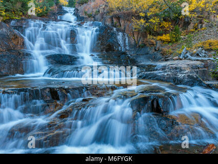 Wasserfall, Mill Creek, Lundy Canyon, der östlichen Sierra, Inyo National Forest, Kalifornien Stockfoto