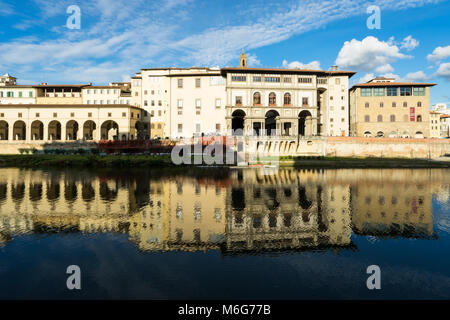 Uffizien und Vassari Korridor auf dem Fluss Stockfoto