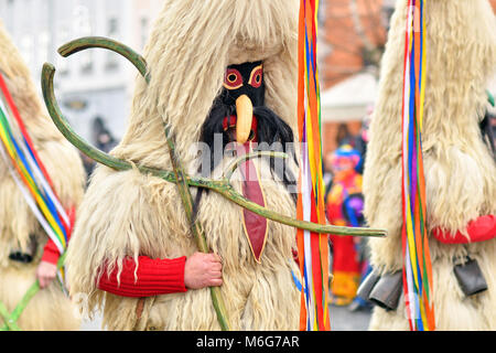Karneval auf sprach Samstag mit einem traditionellen Figuren, als kurent oder korent in Ljubljana, Slowenien bekannt Stockfoto