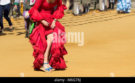 Frau mit traditionellen roten flamenco Kleid Stockfoto