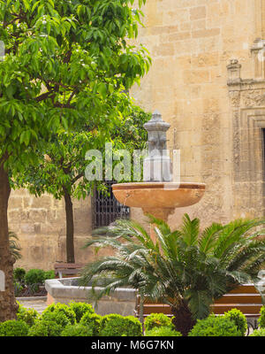 Orientalischen Brunnen im Garten Sevilla Stockfoto