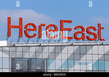 Hier Osten Bürokomplex an der Queen Elizabeth Olympic Park in London England United Kingdom UK Stockfoto