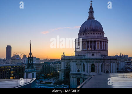 St Paul's Cathedral aus einer neuen Veränderung in London, England, Großbritannien Stockfoto