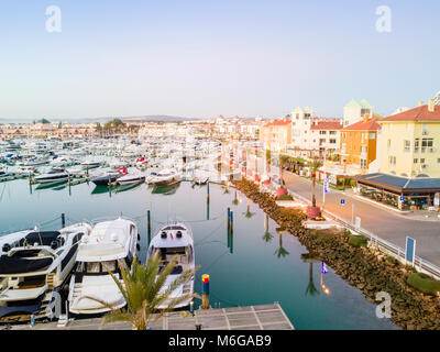 Blick auf die Marina in touristischen Vilamoura, Quarteira, Algarve, Portugal Stockfoto