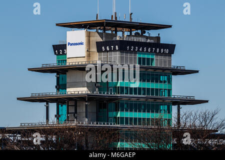 Indianapolis - ca. März 2018: Die Panasonic Pagode in Indianapolis Motor Speedway. IMS bereitet für die 102 läuft der Indy 500 III. Stockfoto