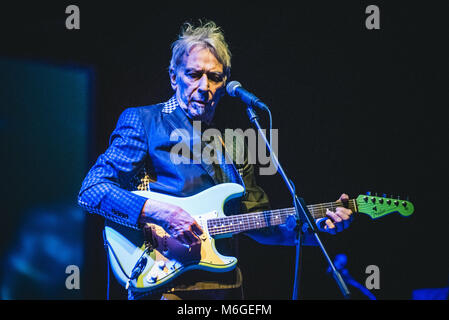 Turin, Italien. 03 Mär, 2018. Die Waliser Musiker, Komponist, Sänger, Songwriter und Produzent John Cale live auf der Bühne des Officine Grandi Riparazioni (OGR) in Turin, für seinen einzigen italienischen Konzert. Credit: Alessandro Bosio/Pacific Press/Alamy leben Nachrichten Stockfoto