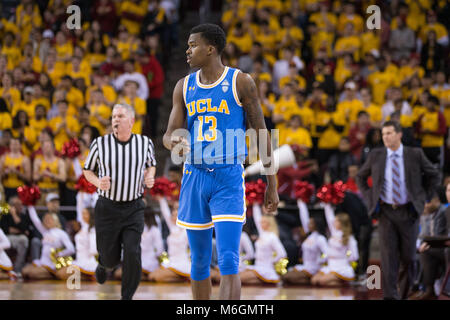 LOS ANGELES, Ca - 3. März: UCLA Bruins guard Kris Wilkes (13) in einem NCAA Basketball Spiel zwischen den UCLA Bruins USC Trojans vs am Galen Center in Los Angeles, CA: (Foto von Jordon Kelly/Symbol Sportswire) Credit: Cal Sport Media/Alamy leben Nachrichten Stockfoto