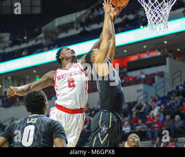 März 03, 2018; Oxford, MS, USA; Ole Miss vorwärts, Marcanvis Hymon (2), fährt an die Band und wird durch die Vanderbilt Verteidigung erfüllt. Die Vanderbilt Commodores besiegten die Ole Miss Rebels, 82-69, im Pavillon am Ole' Fräulein Kevin Lanlgey/CSM Credit: Cal Sport Media/Alamy leben Nachrichten Stockfoto