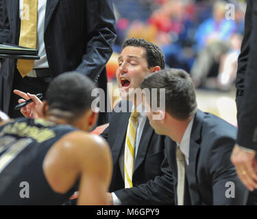 März 03, 2018; Oxford, MS, USA; Vanderbilt Haupttrainer, Bryce zeichnete, während ein Timeout am Spiel in Oxford. Die Vanderbilt Commodores besiegten die Ole Miss Rebels, 82-69, im Pavillon am Ole' Fräulein Kevin Lanlgey/CSM Credit: Cal Sport Media/Alamy leben Nachrichten Stockfoto