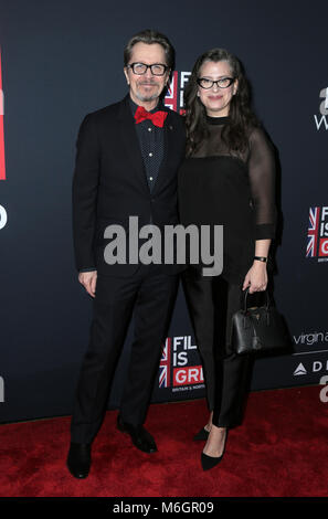 Los Angeles, Ca, USA. 2 Mär, 2018. Gary Oldman, Gisele Schmidt, bei Film ist super Empfang zu Ehren der britischen Kandidaten des 90. jährlichen Academy Awards am britischen Residenz Los Angeles in Kalifornien am 2. März 2018. Credit: Faye Sadou/Medien Punch/Alamy leben Nachrichten Stockfoto